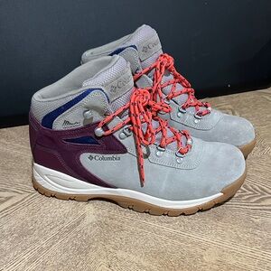 LIKE NEW Columbia women’s Gray Suede Hiking Boots with Orange Laces